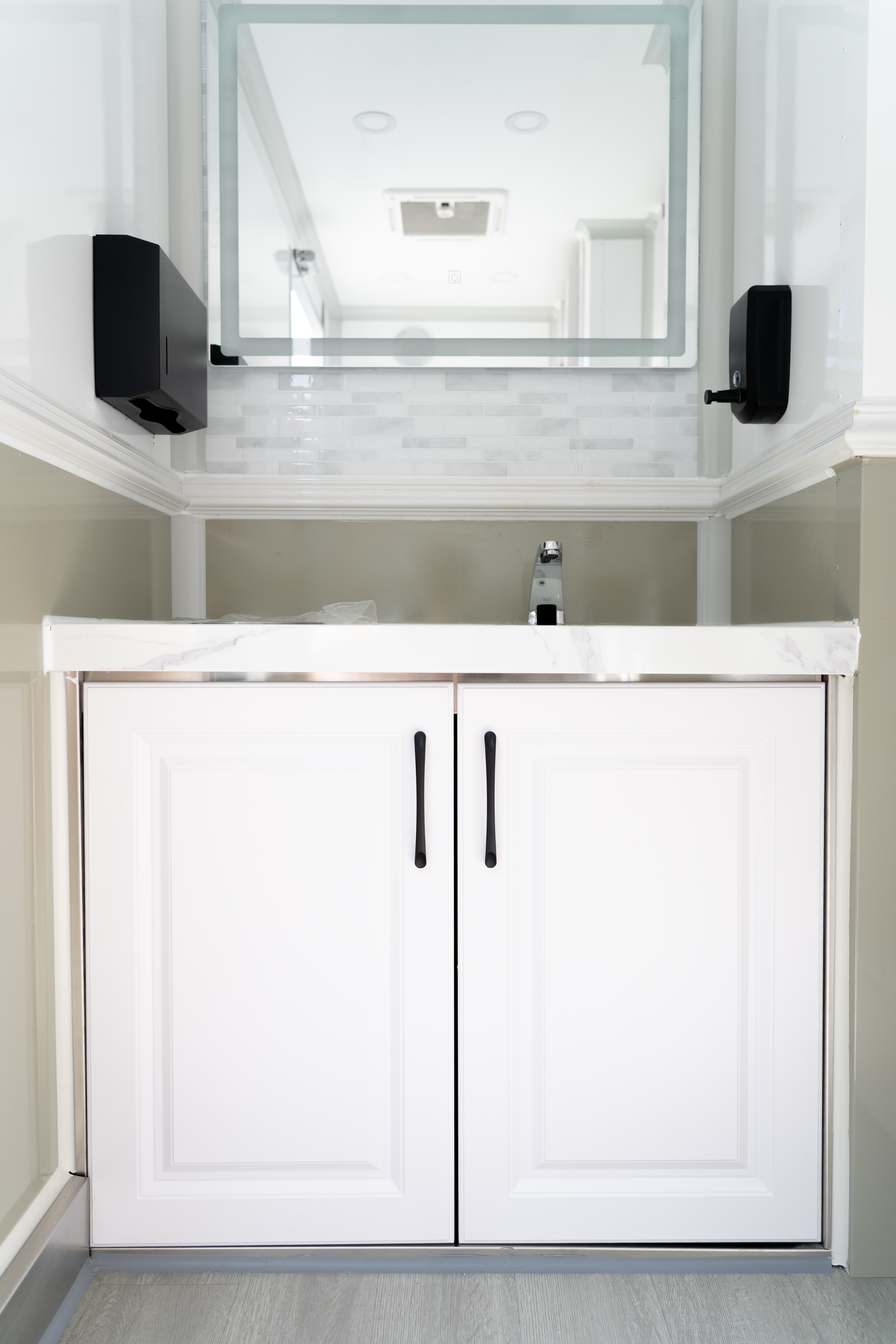Restroom Trailer 11ft gallery image 1