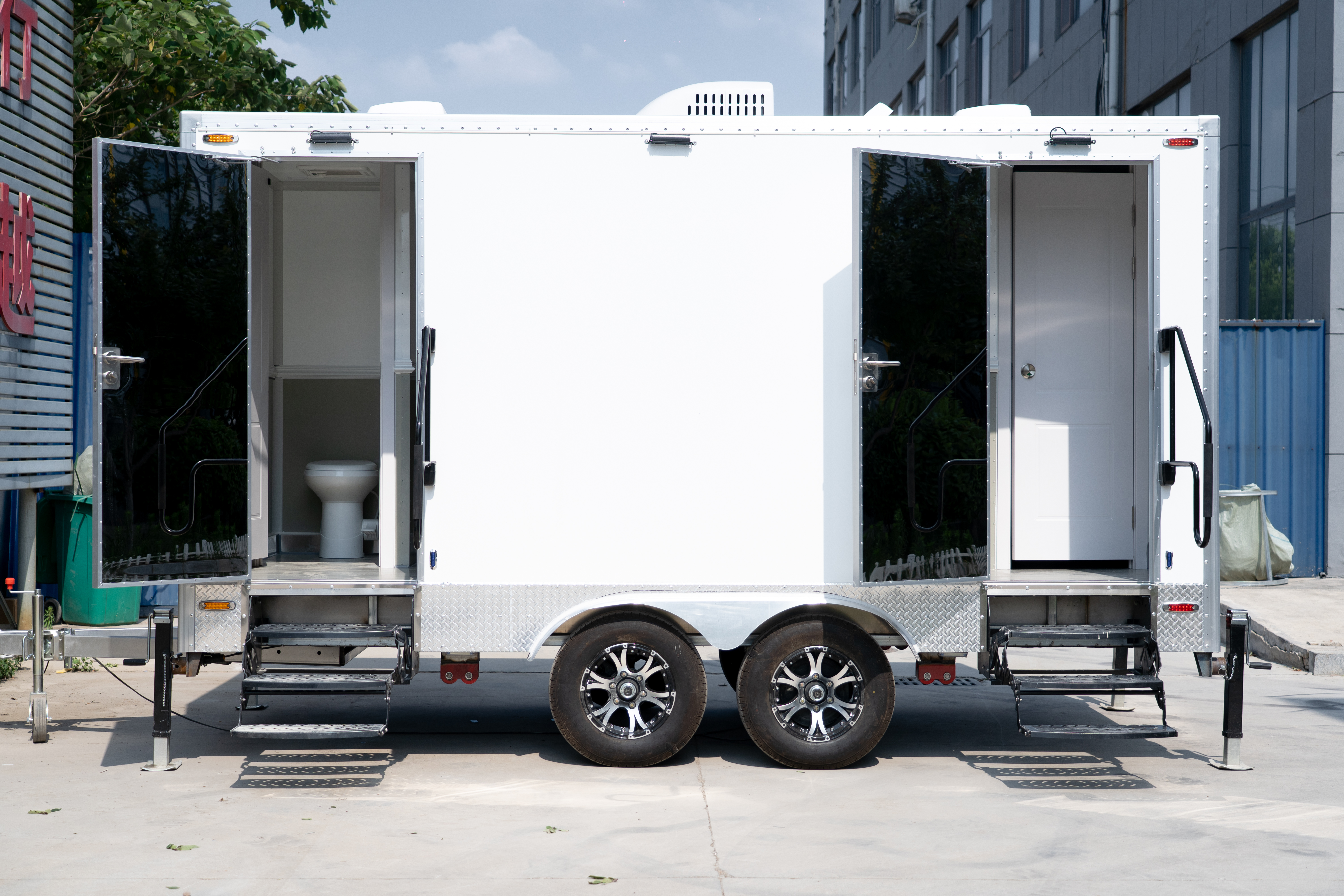 Restroom Trailer 11ft gallery image 2
