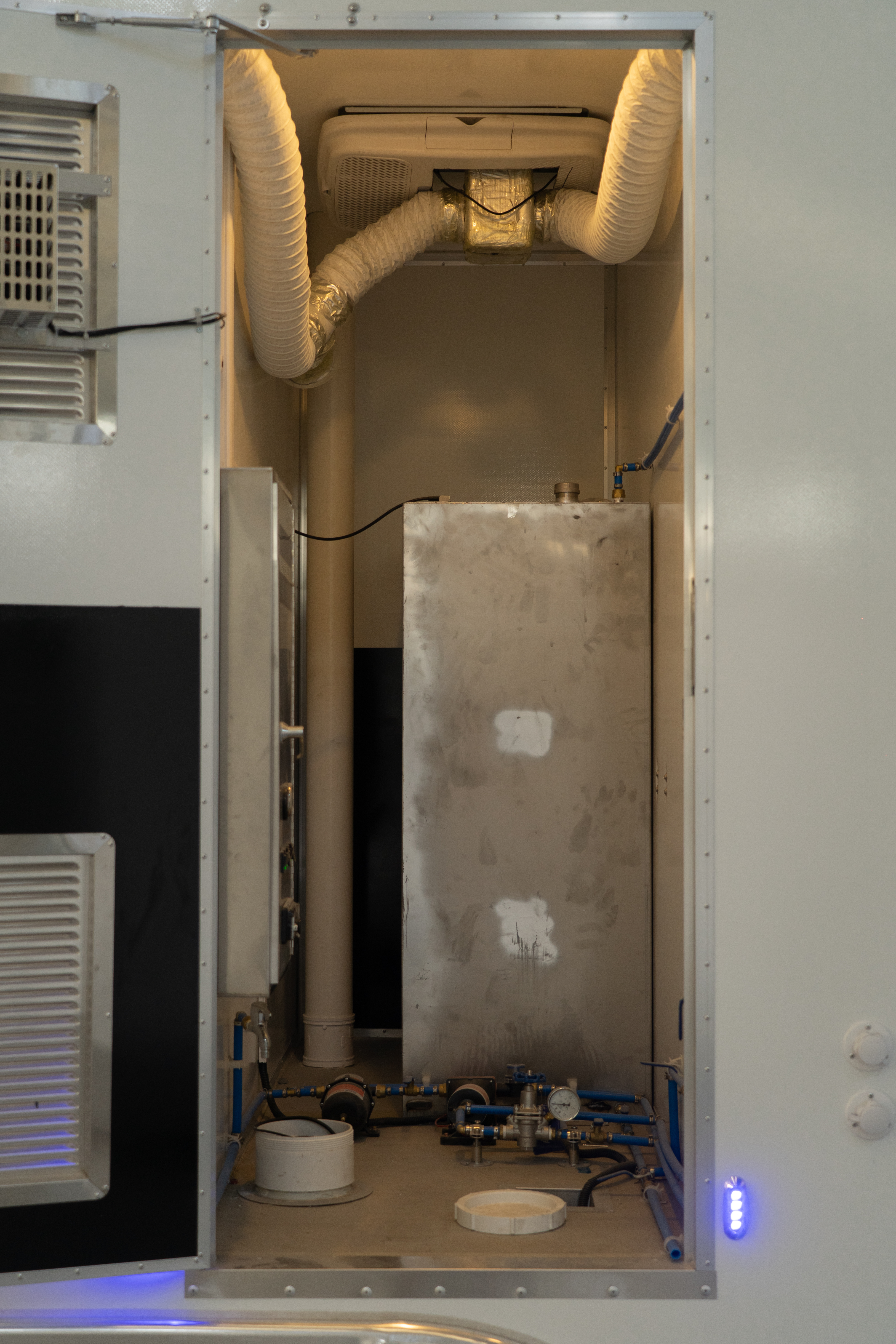 Restroom Trailer 12ft interior