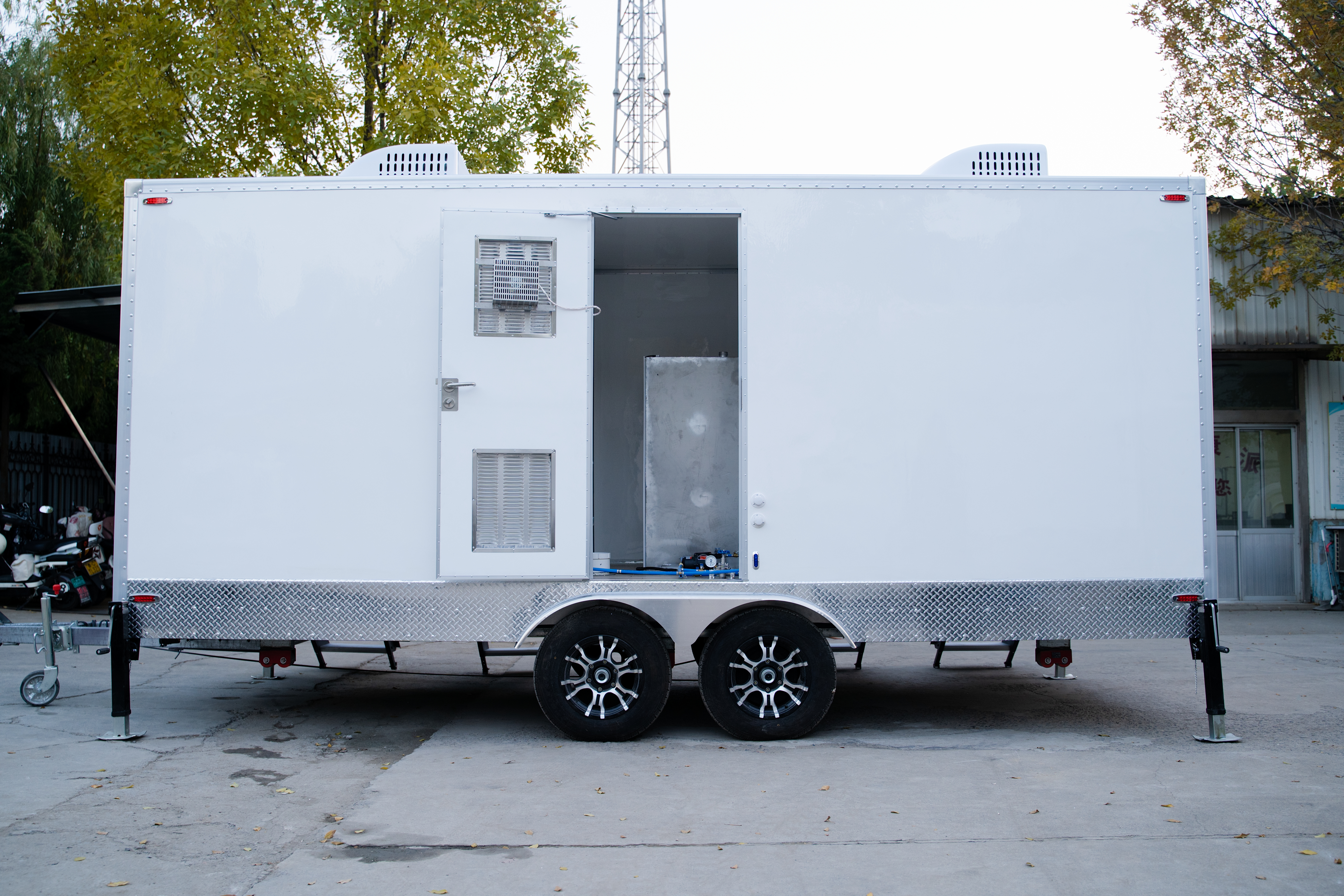 Restroom Trailer 14ft gallery image 3