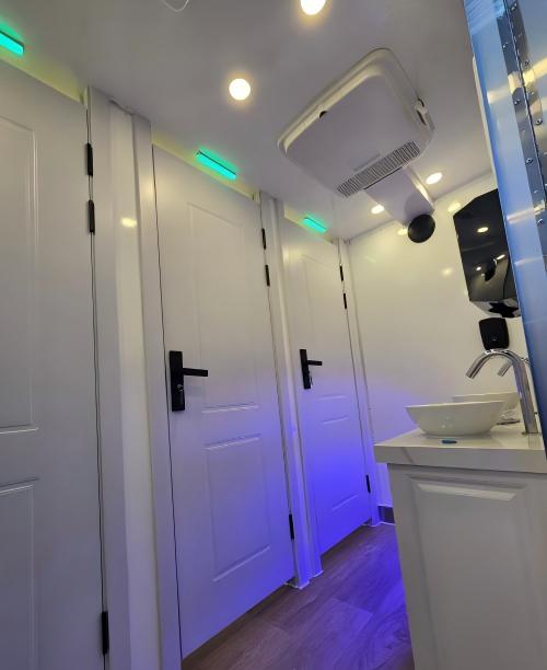 Restroom Trailer 15ft gallery image 1