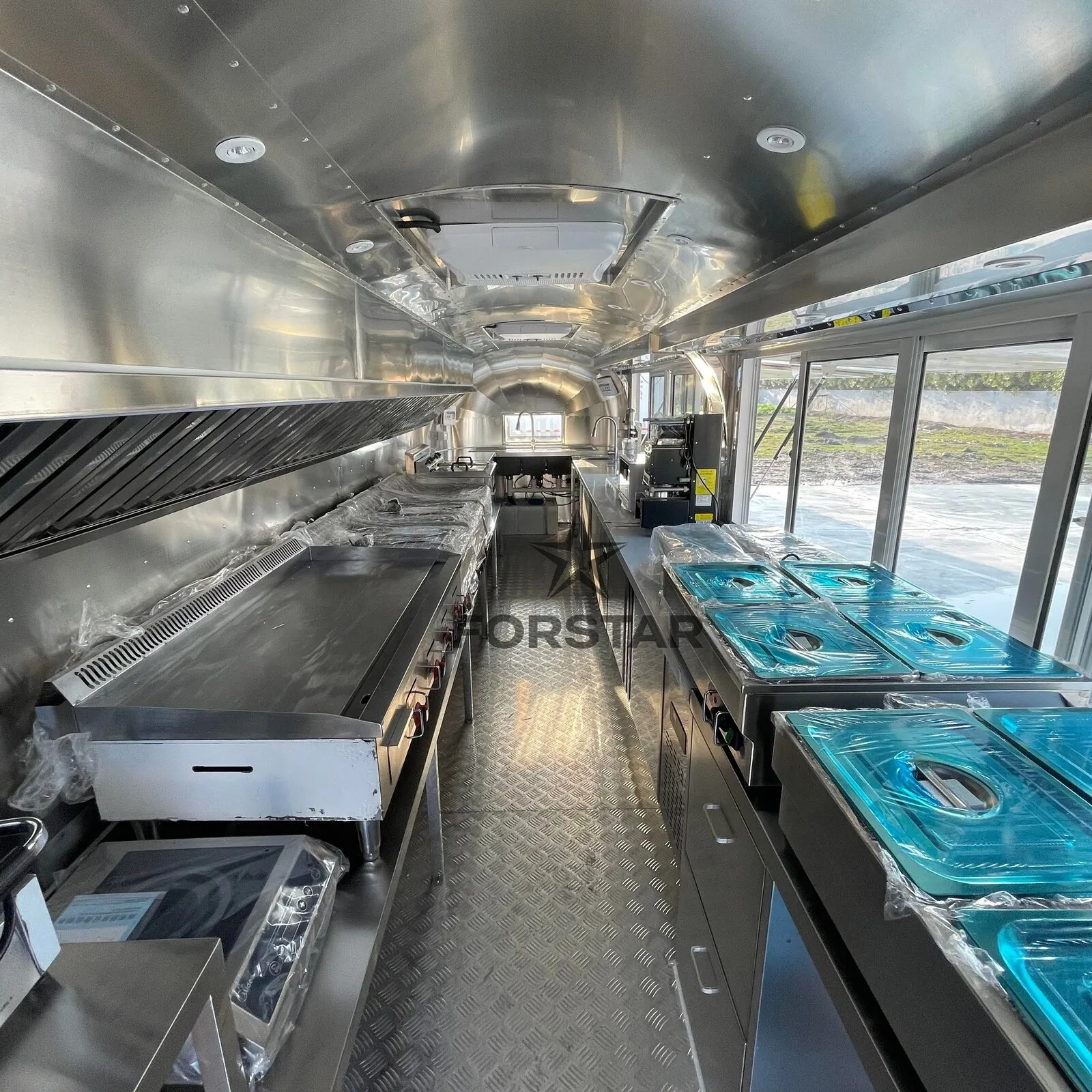 FS-D700 1 Door 23FT Tri-Axle Commercial Airstream Food Trailer gallery image 7