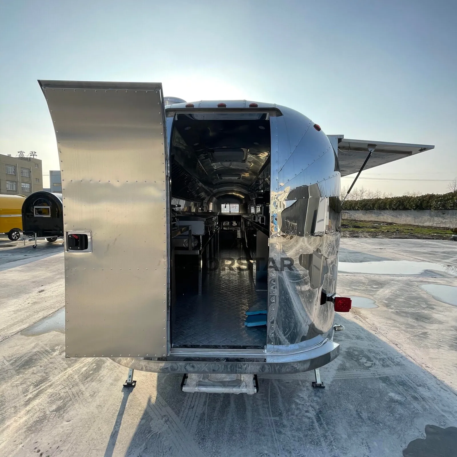 FS-D700 1 Door 23FT Tri-Axle Commercial Airstream Food Trailer gallery image 4