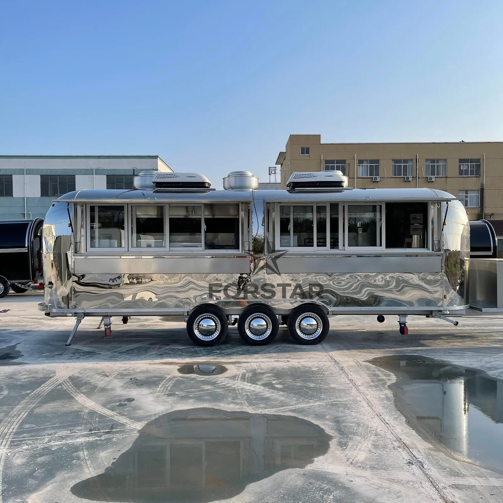 FS-D700 1 Door 23FT Tri-Axle Commercial Airstream Food Trailer exterior