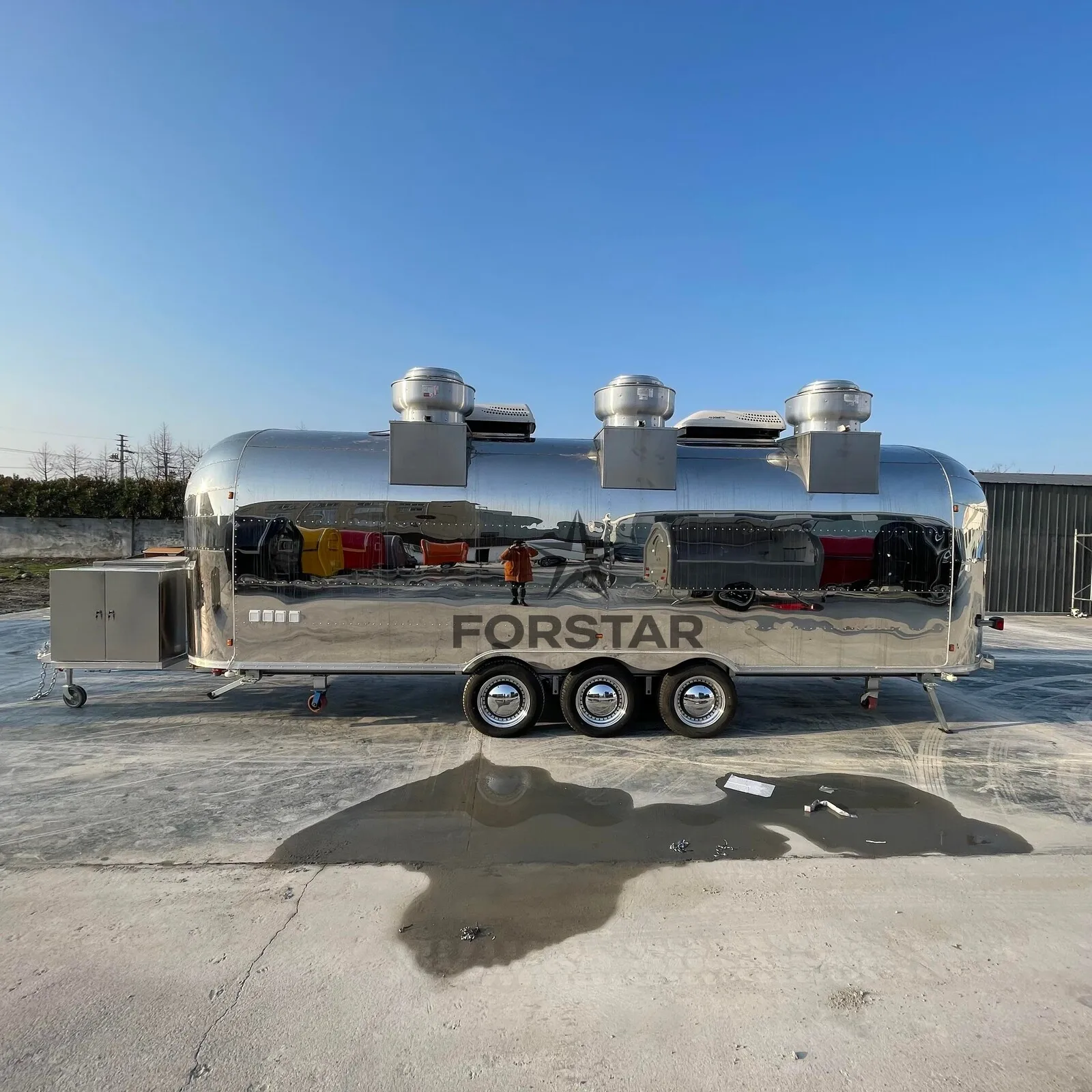 FS-D700 1 Door 23FT Tri-Axle Commercial Airstream Food Trailer gallery image 1