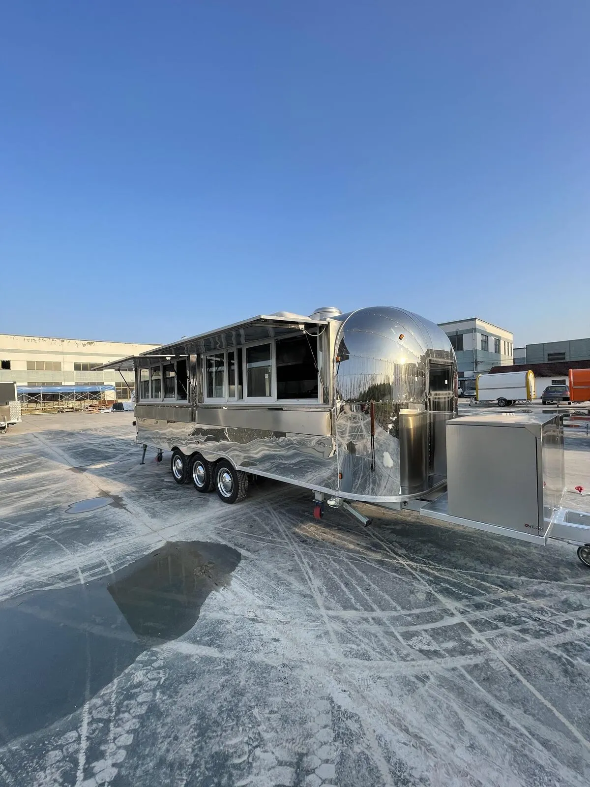 FS-D700 1 Door 23FT Tri-Axle Commercial Airstream Food Trailer gallery image 3