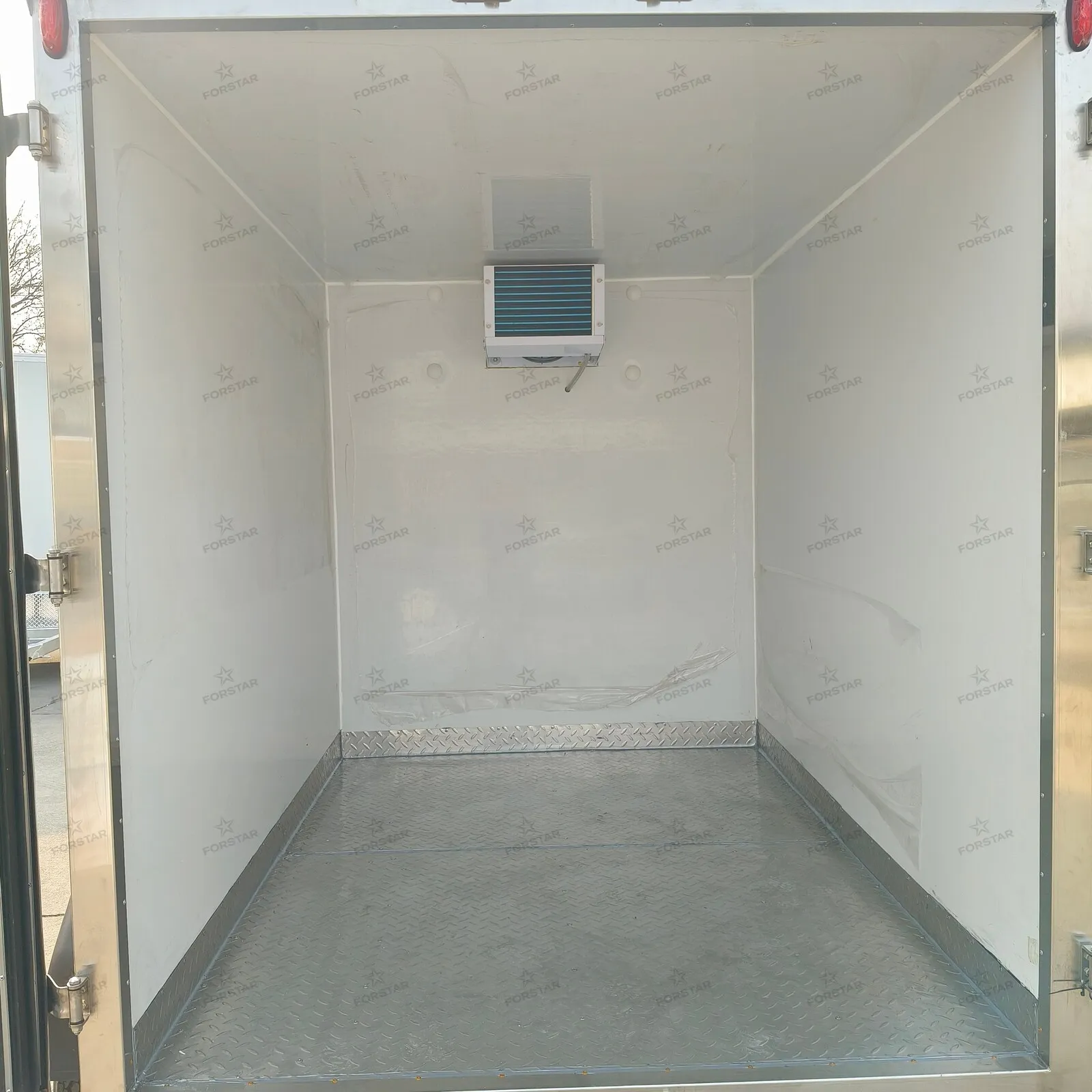 SC260 2 Door Mobile Refrigerated Cold Room Trailer interior