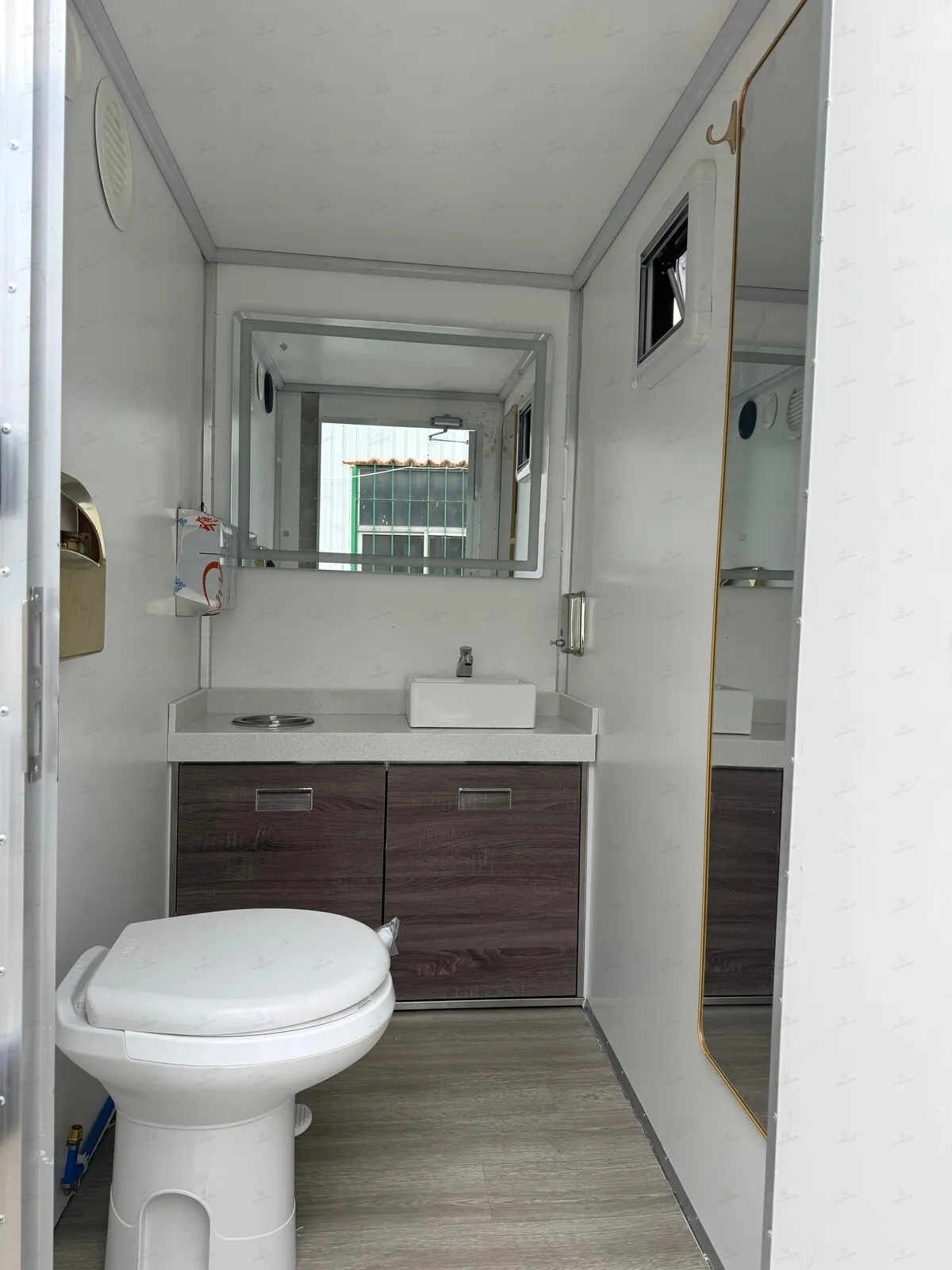 SK300C 2 Door 2 Station Restroom Trailer gallery image 2