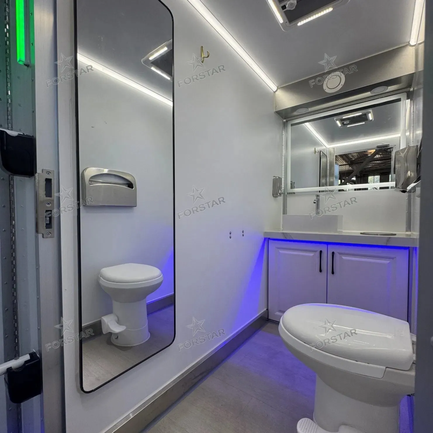 SK380C 3 Door 3 Station Restroom Trailer interior