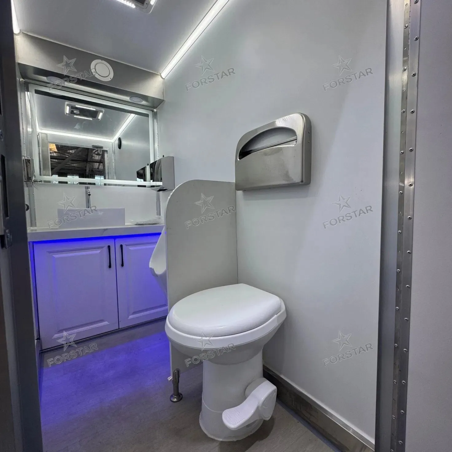 SK380C Luxury 3 Door 3 Station Restroom Trailer gallery image 6