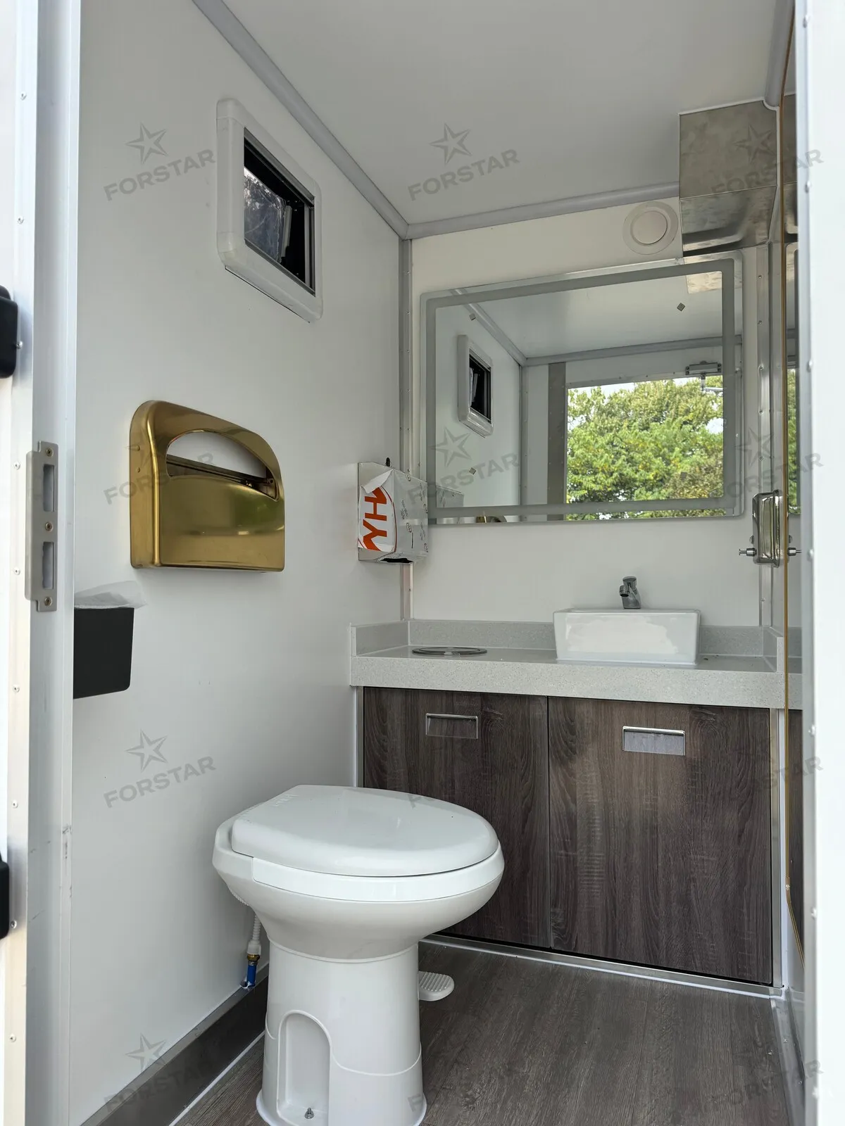 SK420C 4 Door 4 Station Restroom Trailer interior