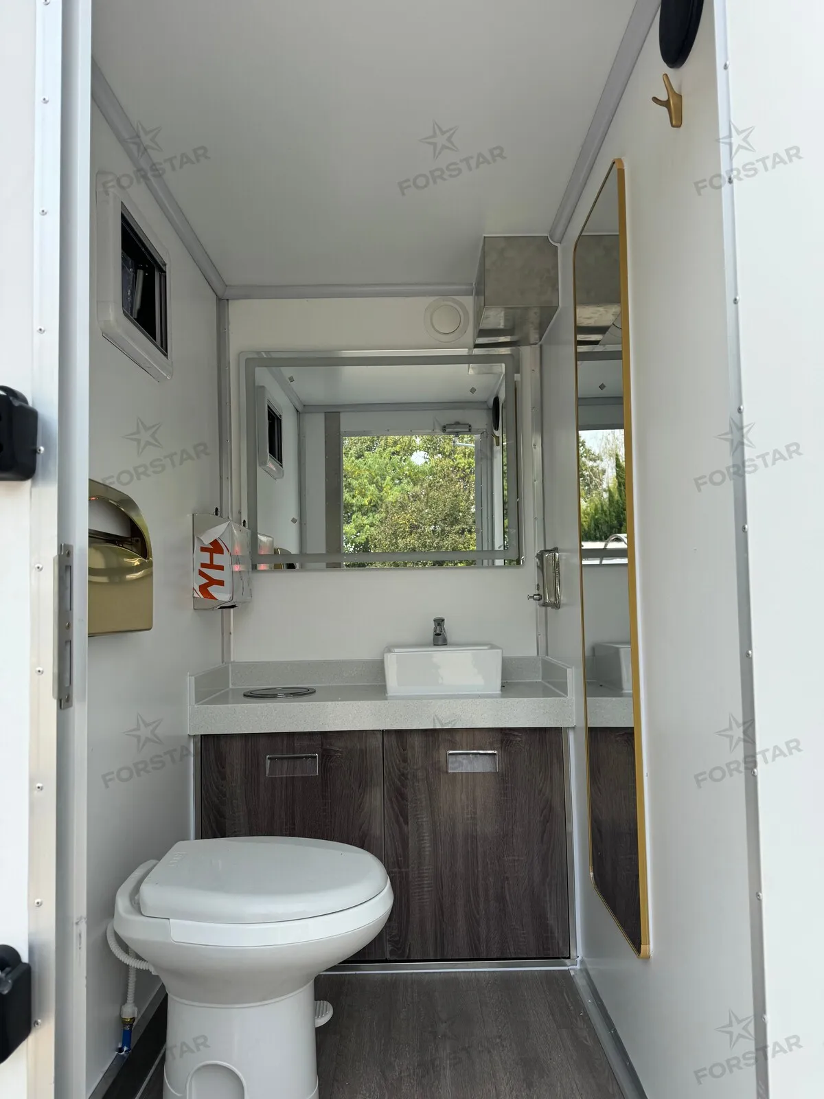 SK420C 4 Door 4 Station Restroom Trailer gallery image 6