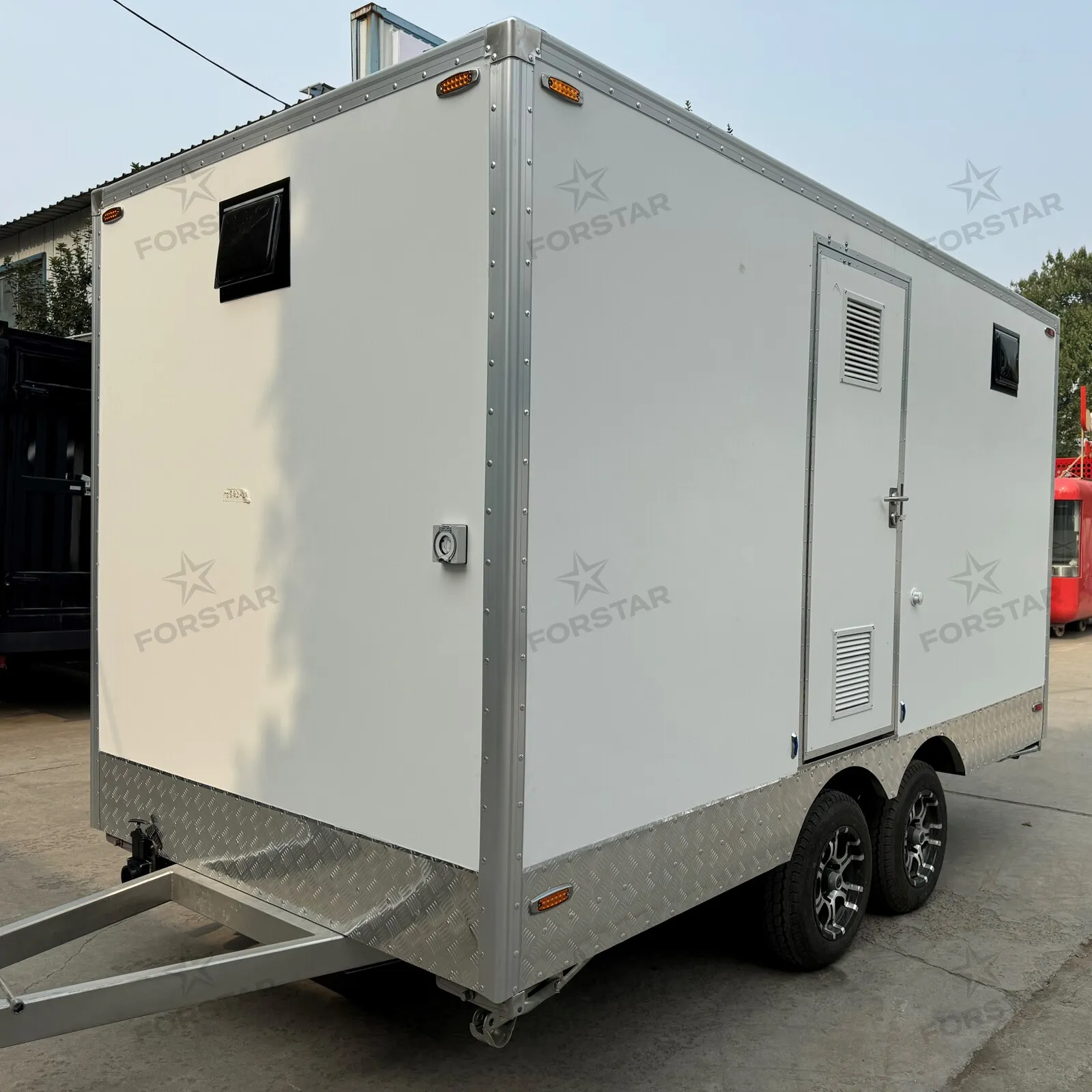 SK420C 4 Door 4 Station Restroom Trailer gallery image 3