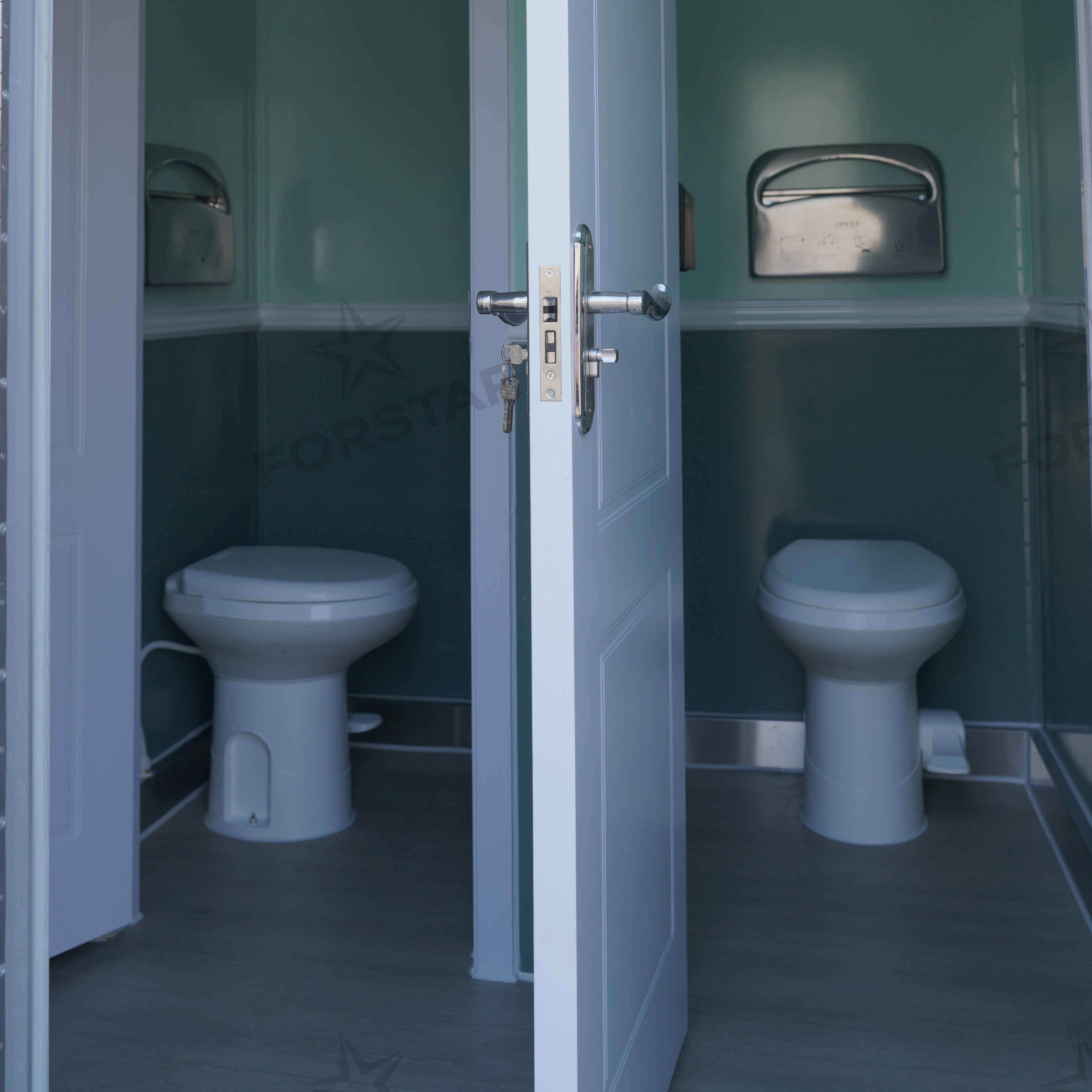 SK460 Sage Luxury 2 Door 4 Station Restroom Trailer gallery image 4
