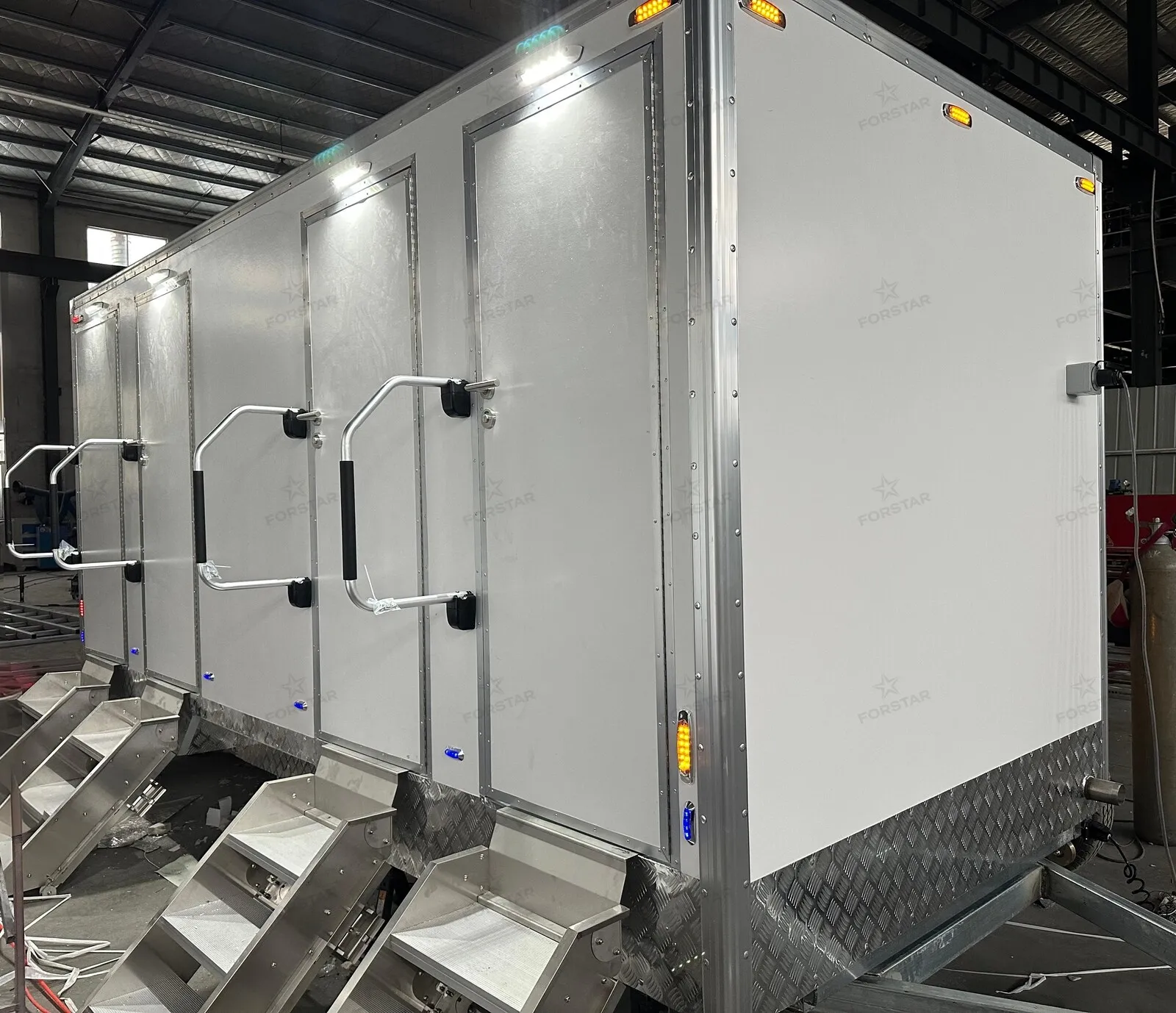 SK480C 4 Door 4 Station Restroom Trailer gallery image 6