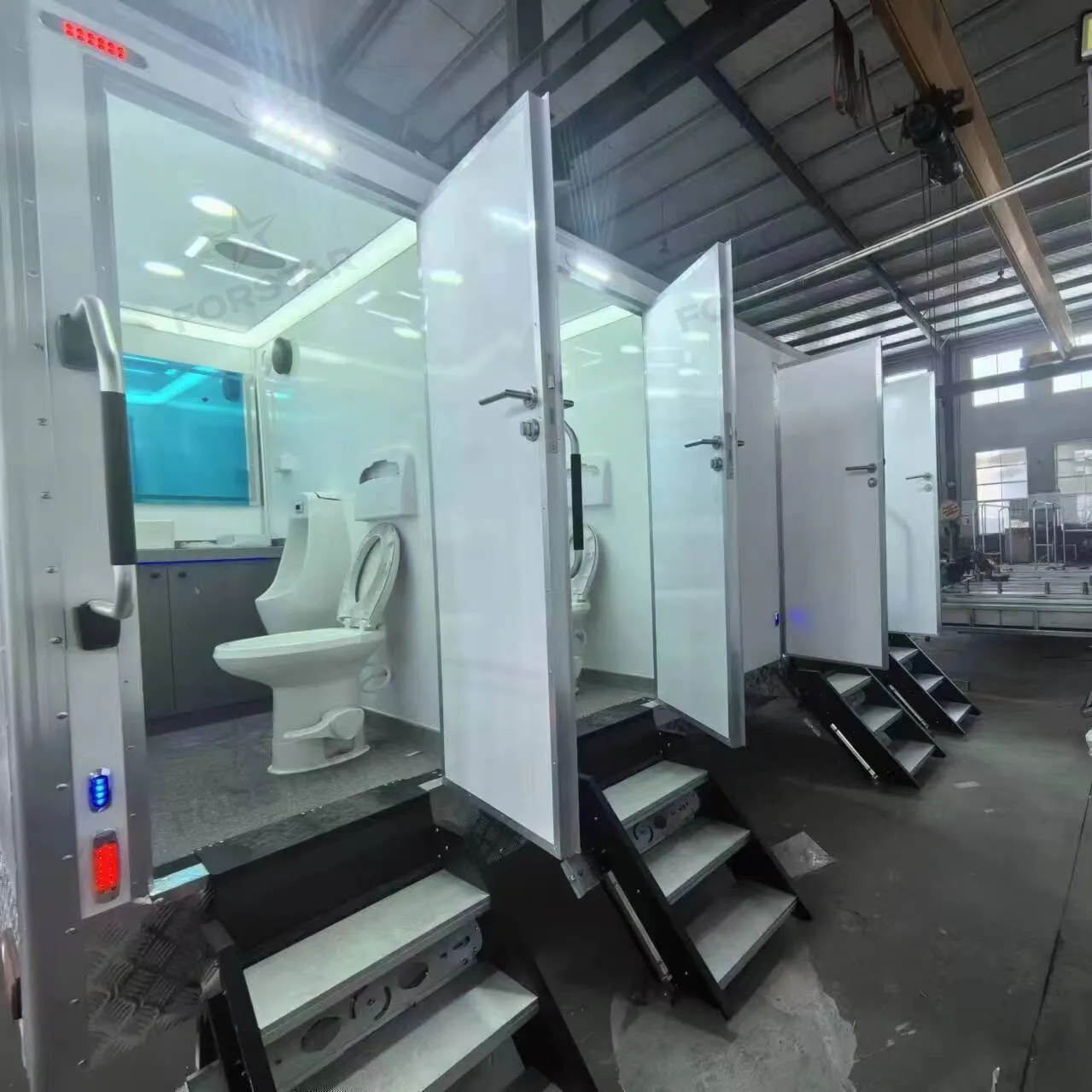 SK480C 4 Door 4 Station Restroom Trailer exterior