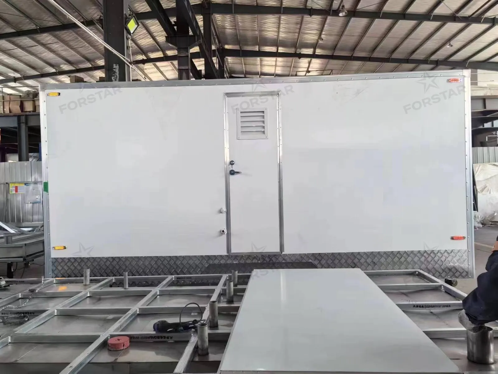 SK480C 4 Door 4 Station Restroom Trailer gallery image 4