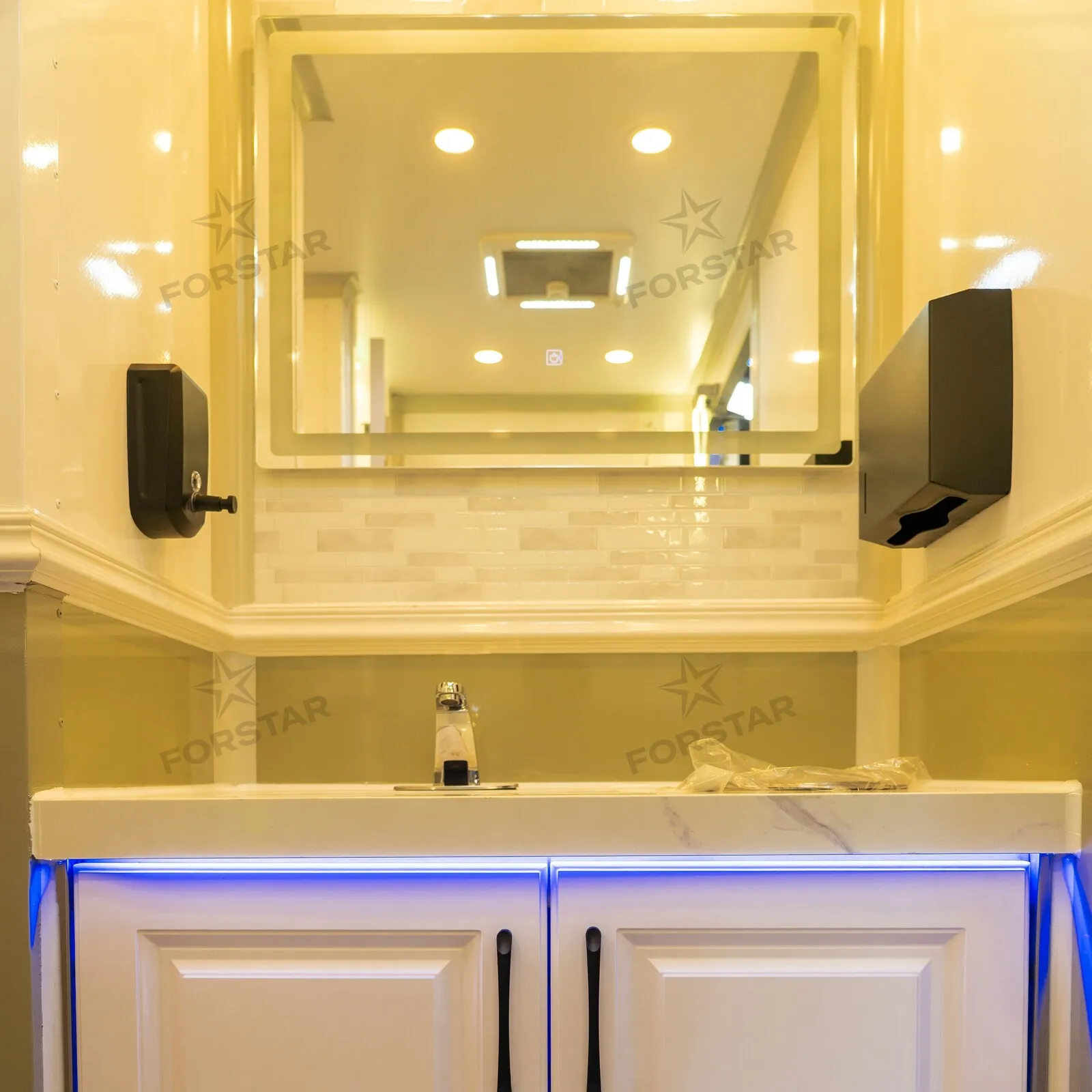 SK500 Ambient Luxury 2 Door 5 Station Restroom Trailer gallery image 8