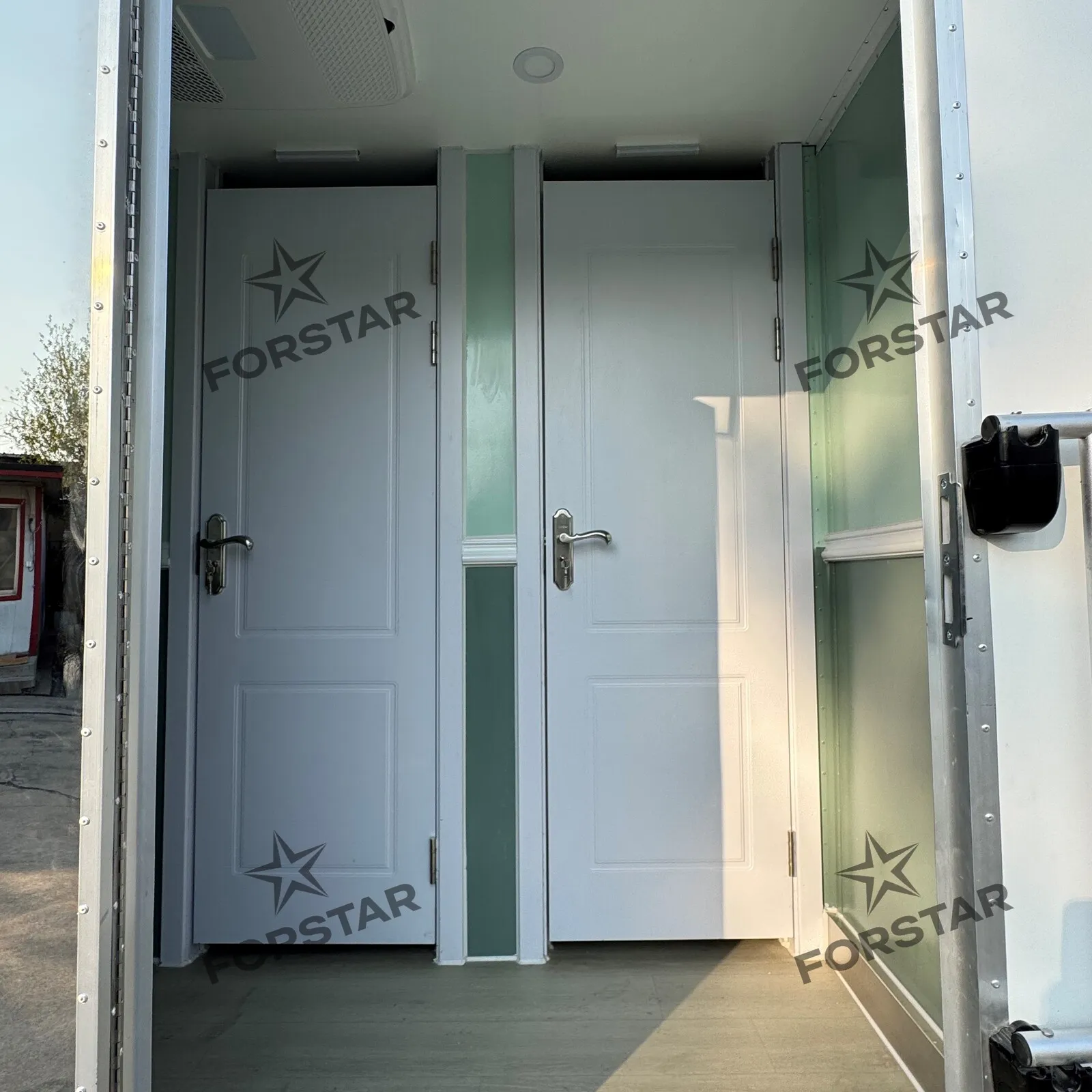 SK580 Sage Luxury 2 Door 6 Station Restroom Trailer gallery image 9