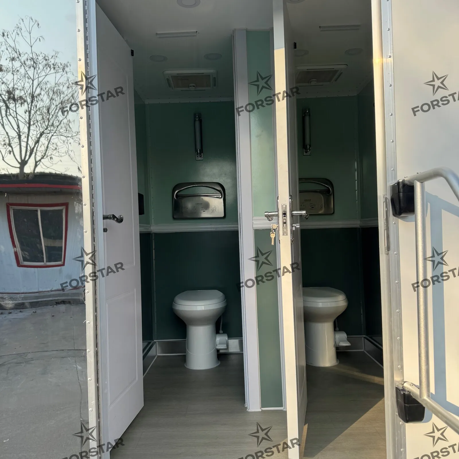 SK580 Sage Luxury 2 Door 6 Station Restroom Trailer gallery image 2