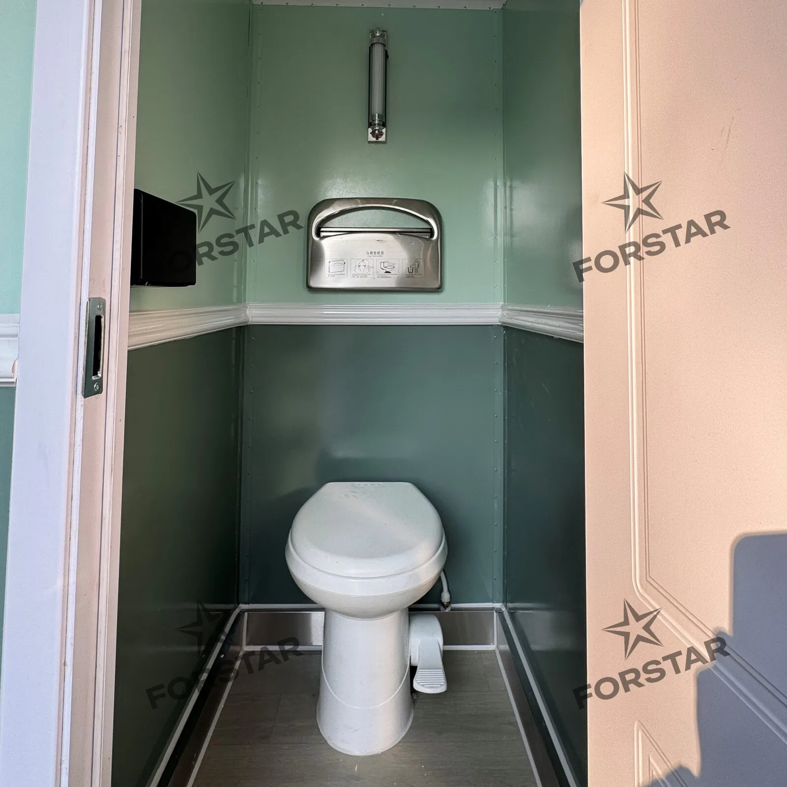 SK580 Sage Luxury 2 Door 6 Station Restroom Trailer gallery image 5