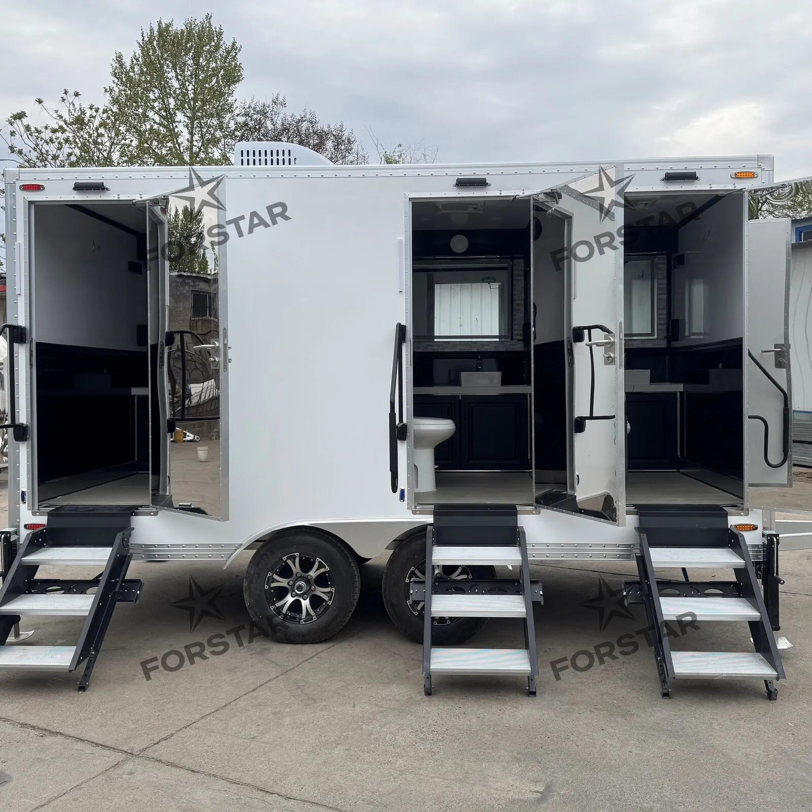 ST450 3 Door 4 Station Luxury Restroom Trailer