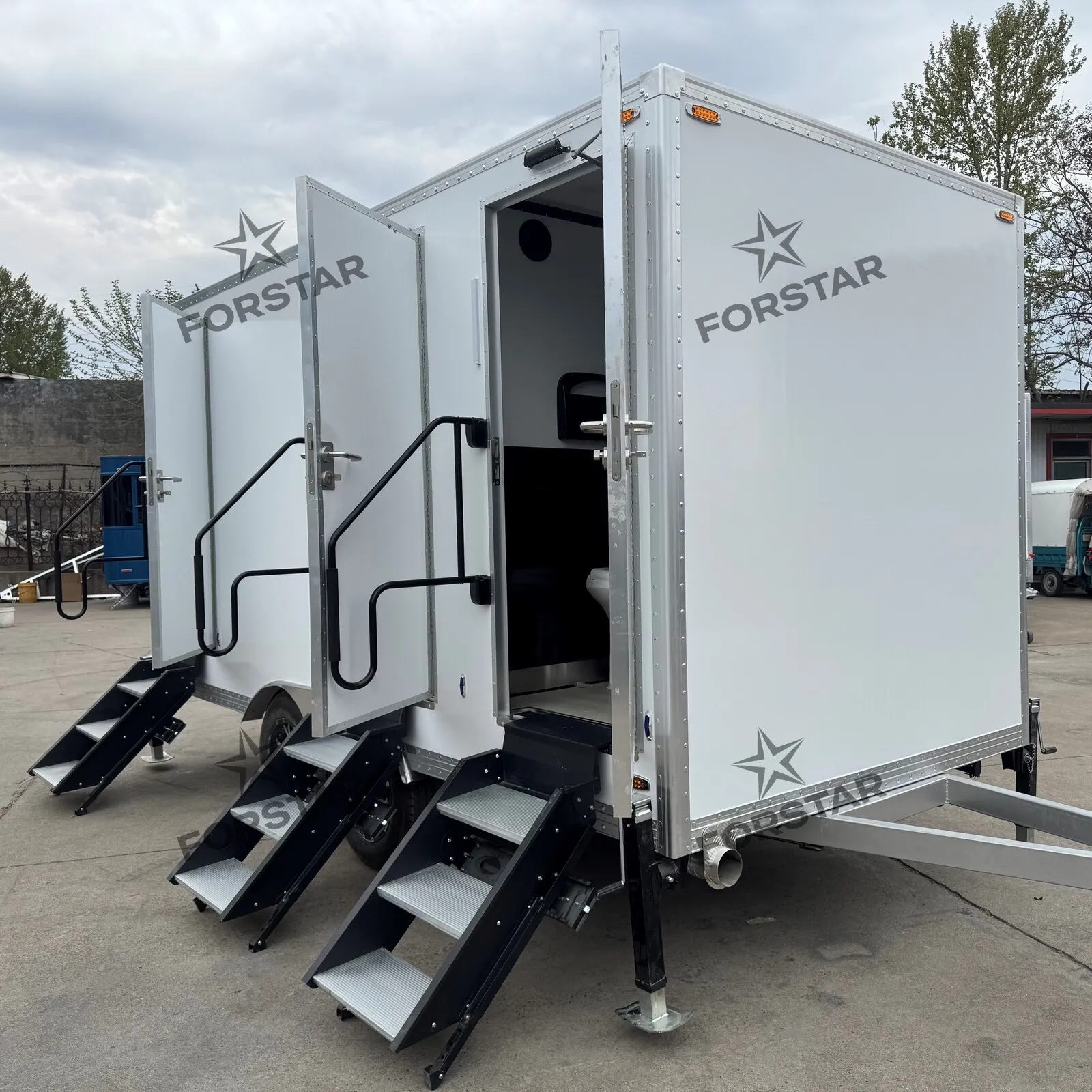 ST450 3 Door 4 Station Luxury Restroom Trailer gallery image 2