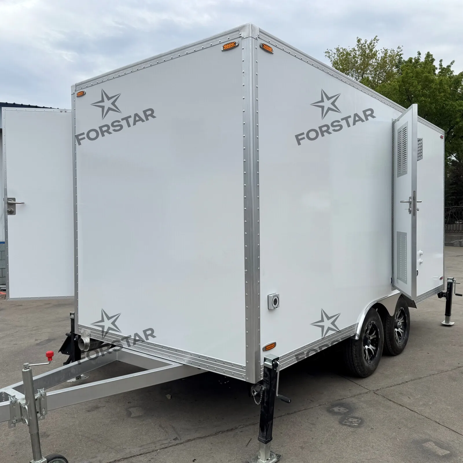 ST450 3 Door 4 Station Luxury Restroom Trailer gallery image 4