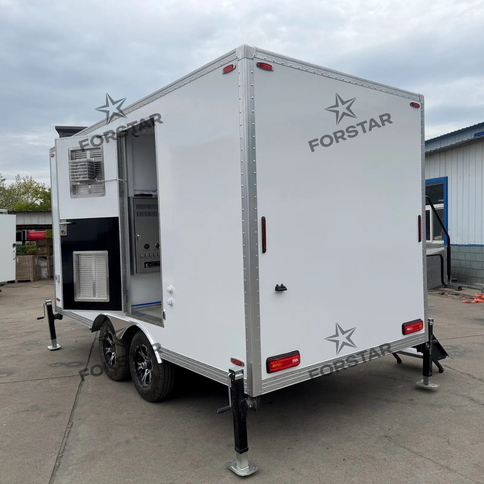 ST450 3 Door 4 Station Luxury Restroom Trailer gallery image 5