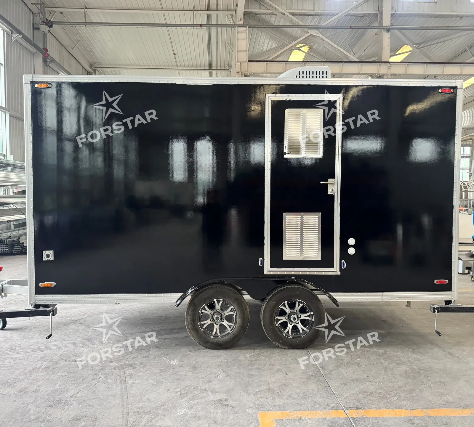 ST450 Black 3 Door 4 Station Luxury Restroom Trailer gallery image 7
