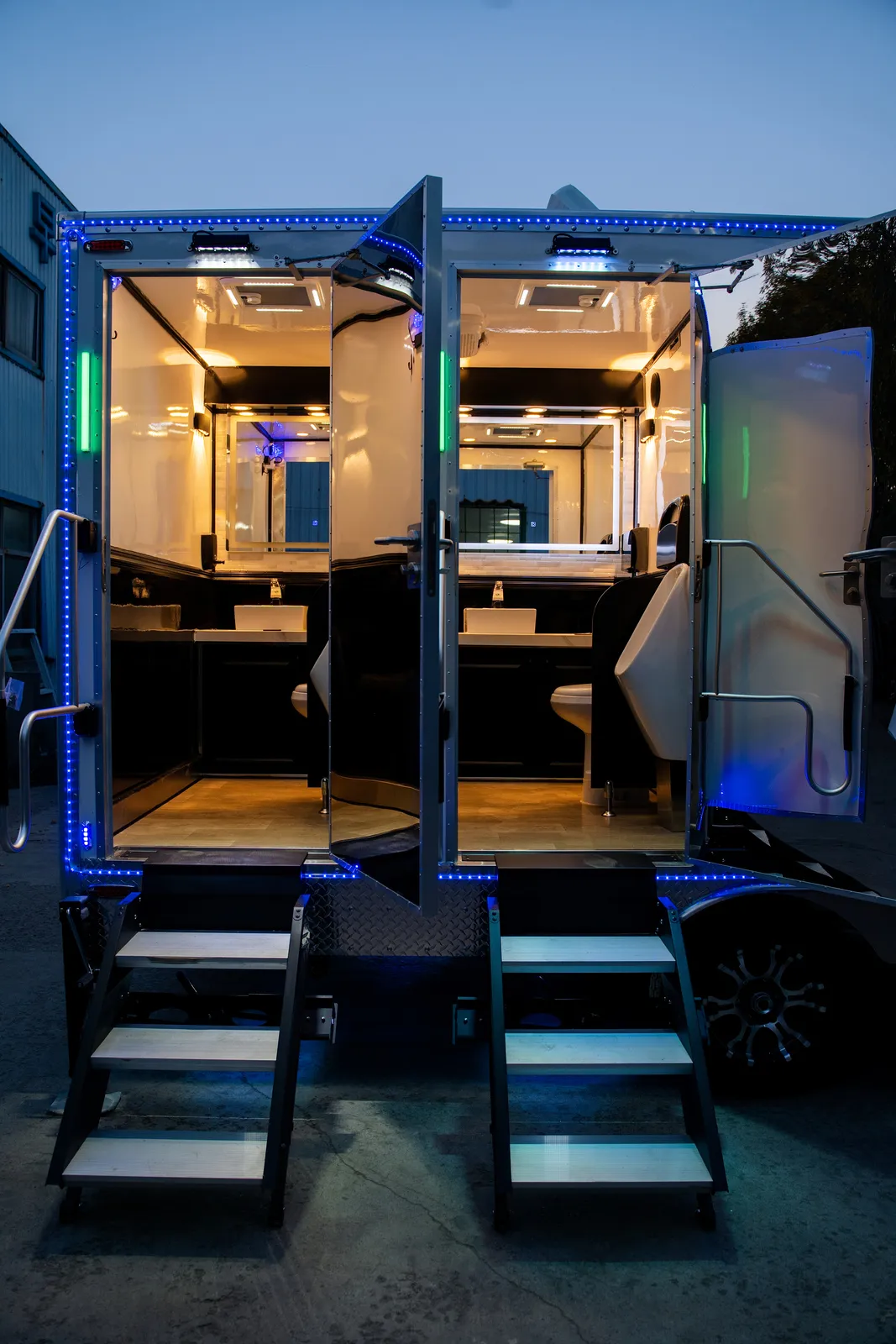 ST550 4 Door 5 Station Luxury Restroom Trailer gallery image 8